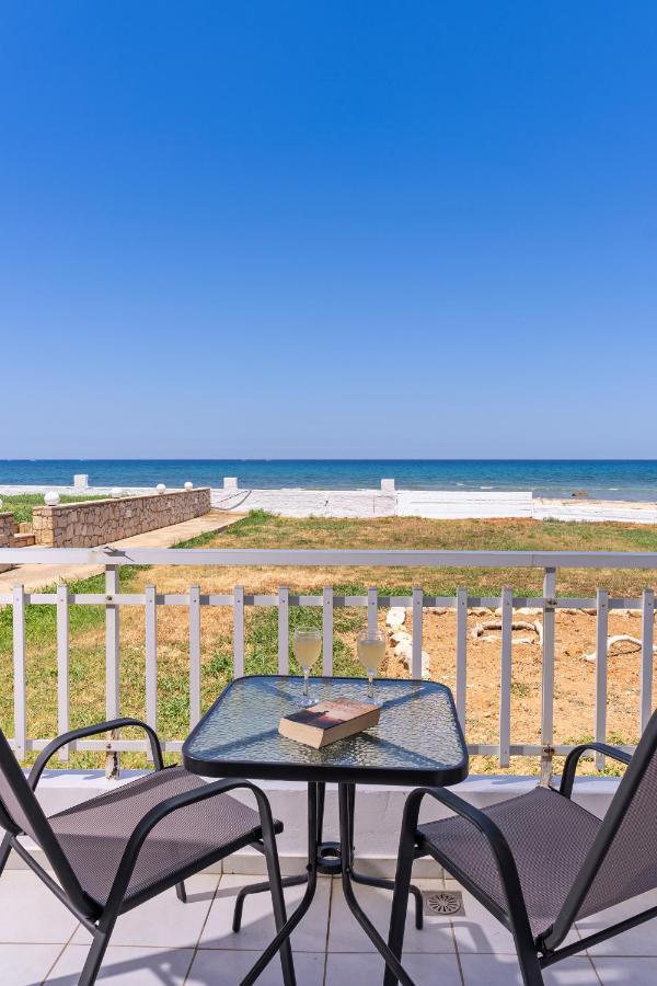 Azure Seaside Apts Magnisia ภายนอก รูปภาพ