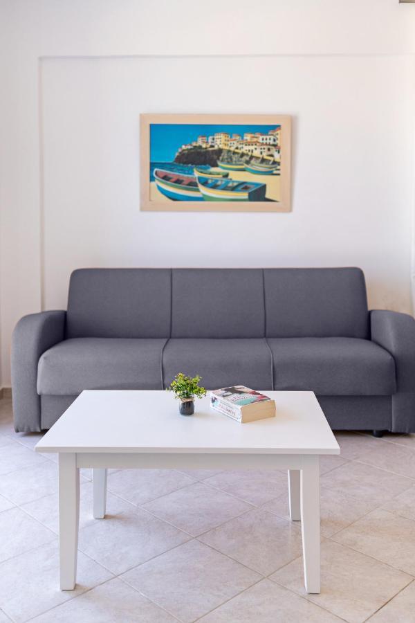Azure Seaside Apts Magnisia ภายนอก รูปภาพ